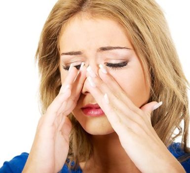 O que causa muco fedorento no nariz e remédios para se livrar dele?