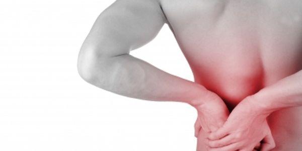 q e uma dor lombar incapacitante devido a espasmos musculares ou tensão dos músculos das costas ou faceta dor nas articulações
